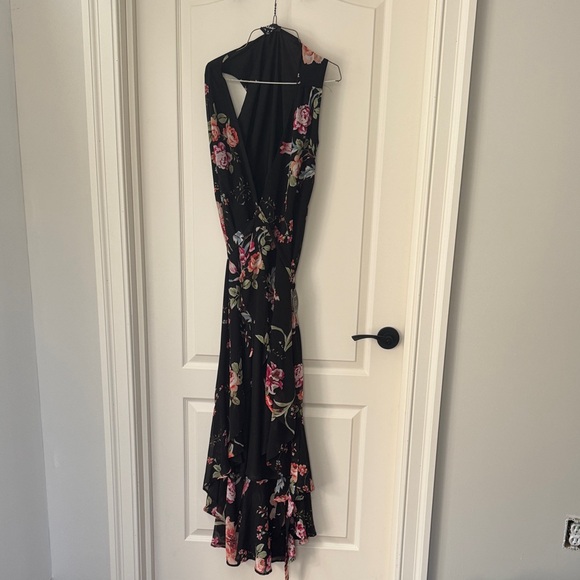 Lulus Dresses & Skirts - Lulu's Black Floral One Shoulder Dress